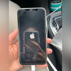 iPhone 11 Silver 64 GB - iCloud LOCKED.